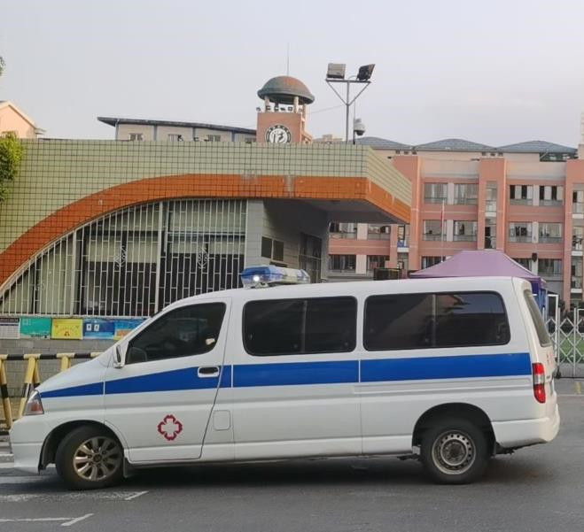 松滋救护车出租护送骨折病人一公里多少钱